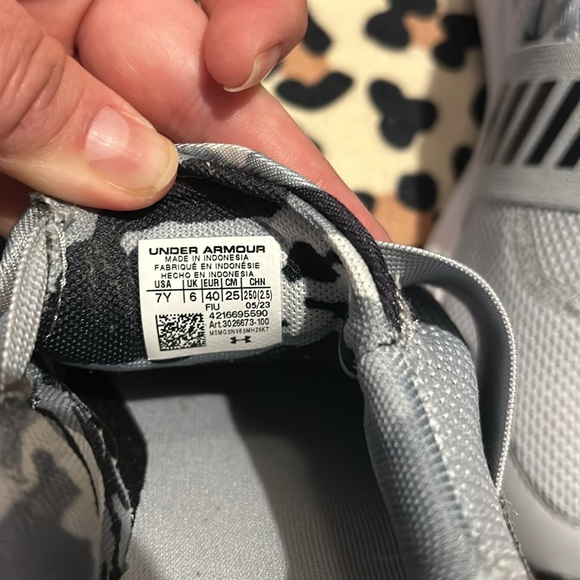 Boys’ Under Armour Surge 3 Slip-On Running Shoes - Picture 5 of 5